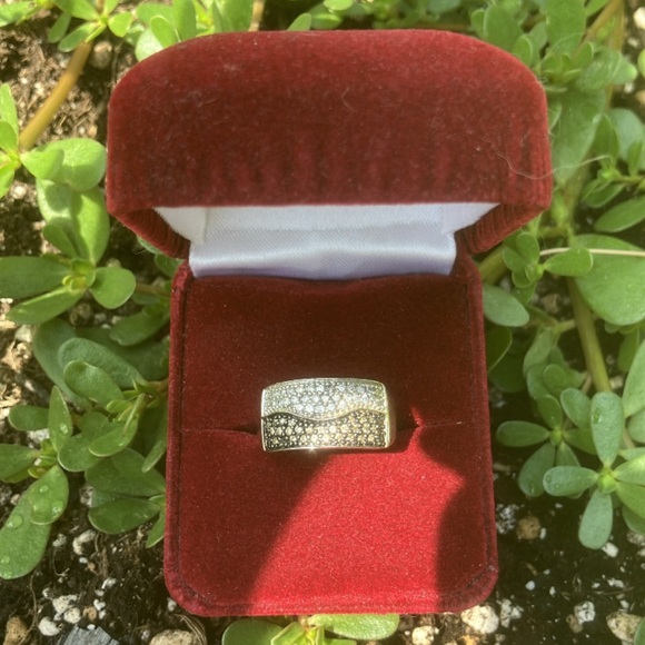 Unique ring lot - Picture 3 of 5